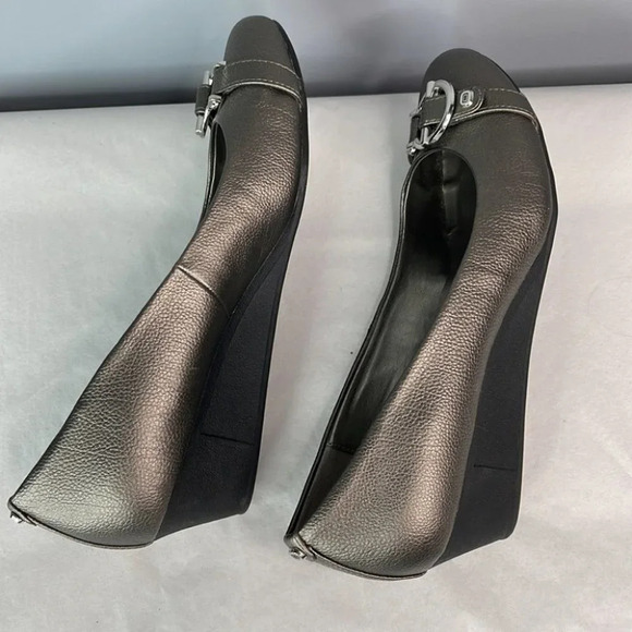 BANDOLINO Metallic Wedge Shoes Pewter Strap Buckle Vegan Leather Size 7.5 - Picture 8 of 12